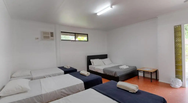 Кровать в общем номере PKs Jungle Village