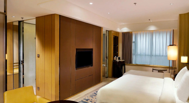 Двухместный номер Standard Crowne Plaza Dalian Sports Center by IHG