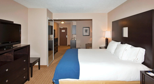Двухместный люкс Holiday Inn Express Hotel & Suites Albuquerque Airport by IHG