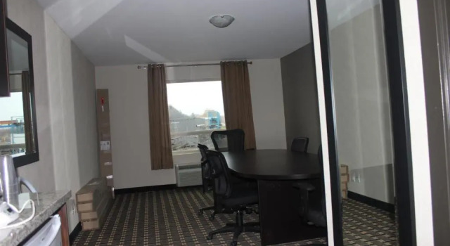 Люкс Western Star Inn & Suites Esterhazy