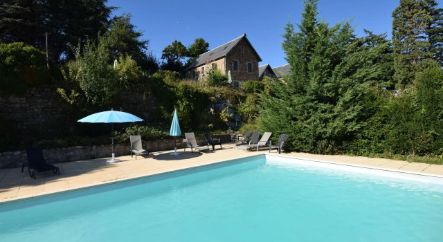 Former coach house in castle with park, large swimming pool in North Ardèche