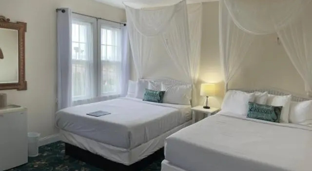 Четырёхместный номер Standard Hotel Macomber ADULTS ONLY