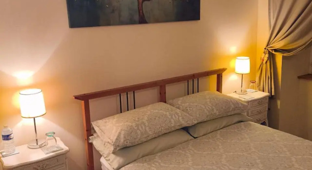 Domfront - Numero CINQ, Réserver Auberge Hôtels à Orne avec parking, Parking
