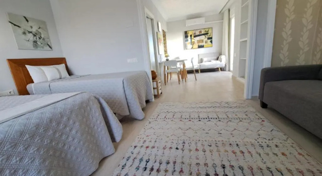 Студия Alicante Skylights Apartments