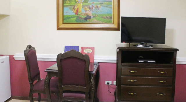 Kokomo's Suites Hotel, Забронировать Отель Анхелес 