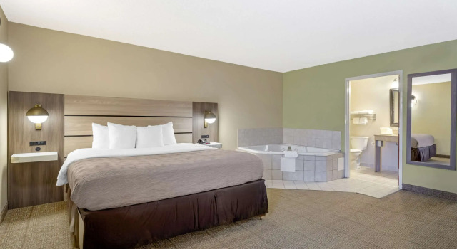 Двухместный люкс Quality Inn Raleigh Downtown
