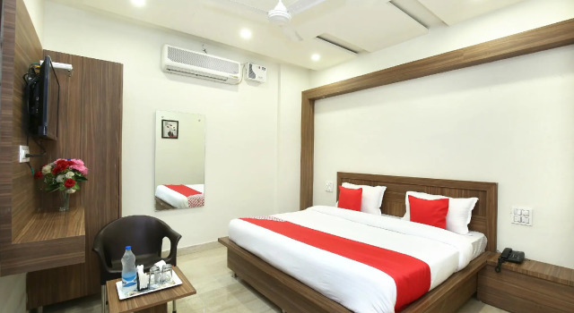 OYO 33470 Hotel S7, Забронировать Отель Таннасар штат Харьяна