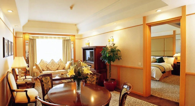 Люкс New World Shunde Hotel