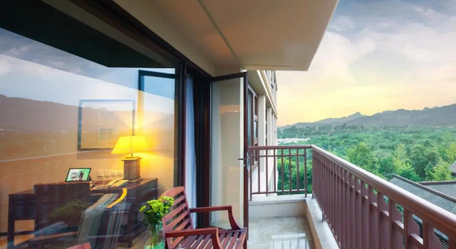 Двухместный номер Deluxe с видом на горы Howard Johnson Conference Resort Chengdu