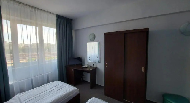 Economy Triple room Elizeu Hotel