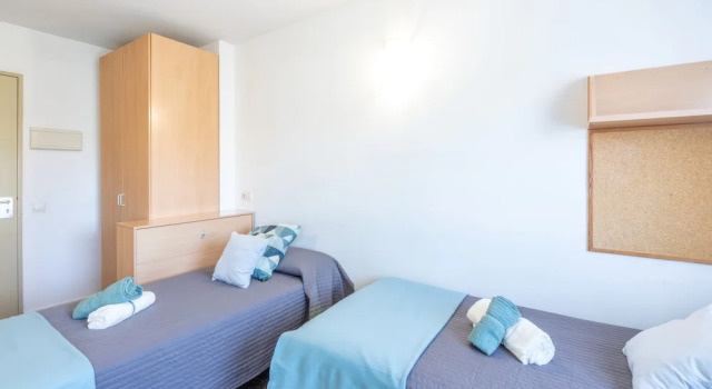 Четырёхместный номер Standard с 2 комнатами Residencia Universitaria Resa La Ciutadella