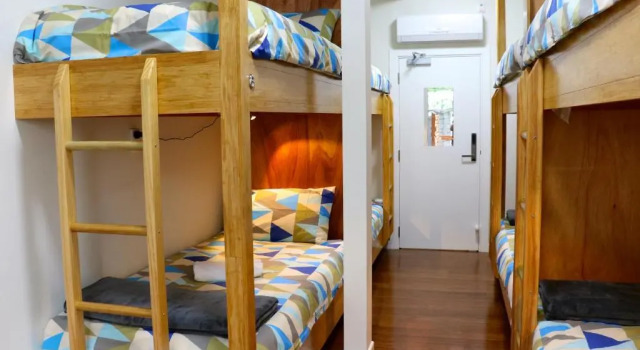 Кровать в общем номере Oxford Queenette Backpackers