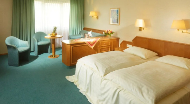 Hotel Lösch Pfälzer Hof, Забронировать Отель Ромерберг Pfalz