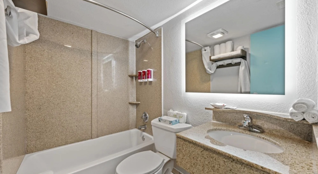 Двухместный люкс oceanfront SureStay Studio by Best Western Virginia Beach Oceanfront