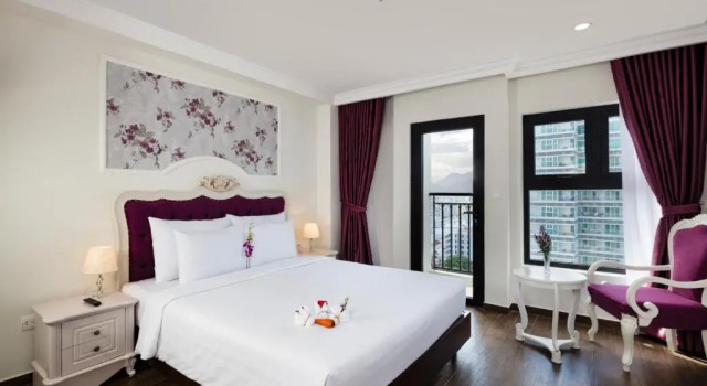 Двухместный номер Premier с балконом и с видом на город Bonjour Nha Trang Hotel