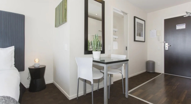 TOWNY - Studio Apartment with Sea Views