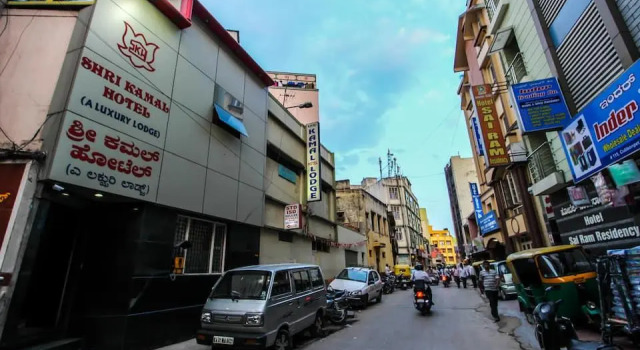 Shri Kamal Hotel, Rezervovat Hotel Hotely v Bangalore s parkováním, Parkování