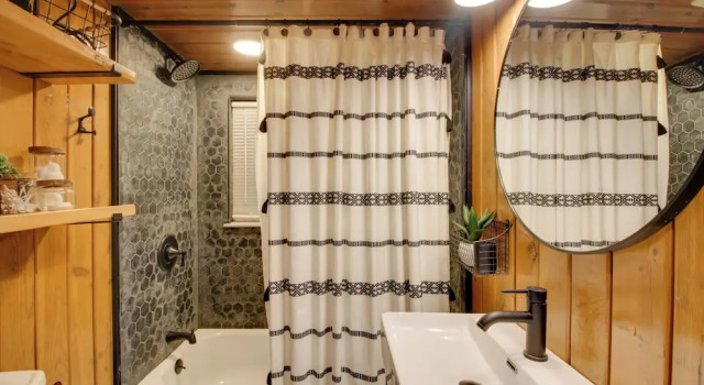 Коттедж 1 Mi to Beach & Lake: Breezy Point Cabin w/ Yard!