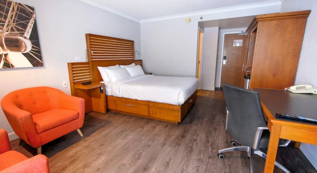 Двухместный номер Classic с балконом Отель Hôtel Lindbergh par JARO