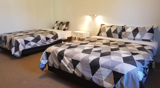 Kellys Riverside Motel, Buchen Sie Motel  