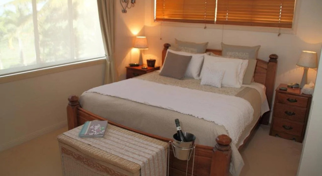 Ayr Bed and Breakfast on McIntyre, Book Hotel Ayr Queensland