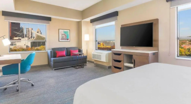 Люкс-студио Hampton Inn & Suites Pittsburgh Downtown