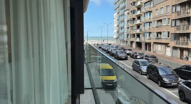 Апартаменты 100 Meter Beachfront Bliss Balcony Sea Views