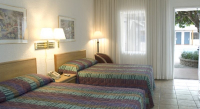 Travelodge Monaco Oceanfront Resort, Varaa Lomakeskus Hotellit Miami Beach uima-altaalla, Uima-allas