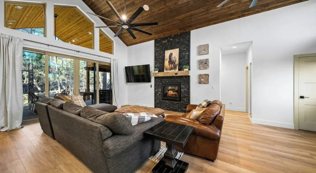 3BR Home w/ Lake Views, Outdoor Living Area & BBQ