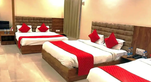 Полулюкс Hamptan Hotel - 200 mt from Golden Temple