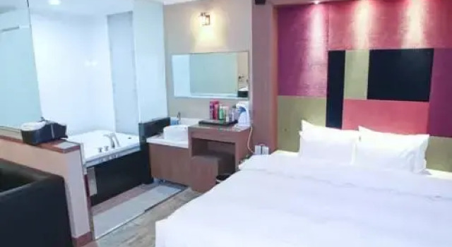 SS Largo Hotel