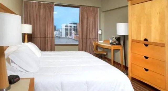 Четырёхместный номер Standard The Avalon Hotel and Conference Center