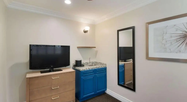 Четырёхместный люкс Best Western Woodland Hills