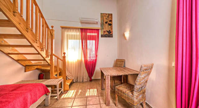 Вилла с видом на море Cardamilia Suites