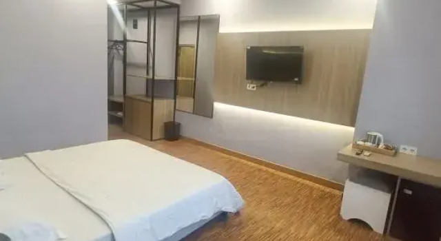 Suite Adia Convention Center Hotel