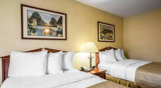 Четырёхместный номер Standard Quality Inn Bessemer I-20 exit 108