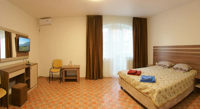 Tanzher, Book Hotel Saky 