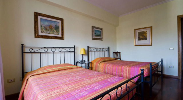 B&B Roma Appia Davila25, Забронировать Отель «постель и завтрак» Отели Аппио-Латино с парковкой, Парковка