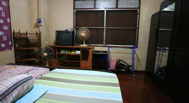 Anurak Guesthouse, Rezervovat Hotel Hotely v Central Thailand se snídaní, Snídaně