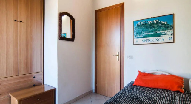 HOLIDAY HOUSE SUNRISE SPERLONGA- Giardino-50m mare-Park gratuito e Portico, Prenota Chalet Hotel a Lazio con parcheggio, Parcheggio