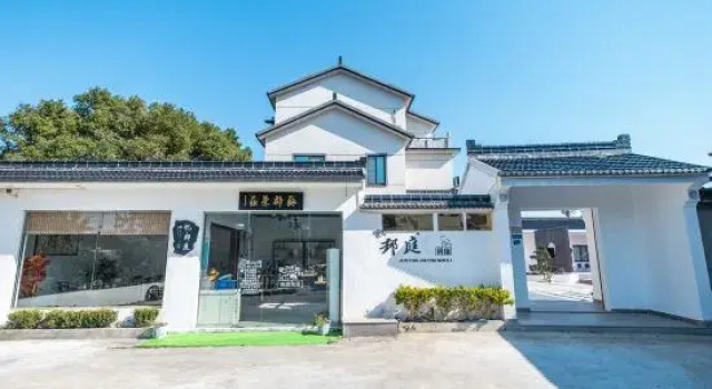Suzhou Taihu Junting Lakeview Homestay with Extra-Large Swimming Pool and Slide, Boek Hotel Suzhou (Jiangsu) China