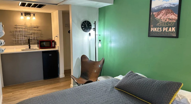 Четырёхместный номер Premium Modern Motel