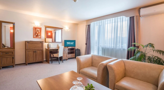 Люкс с балконом Dixon Resort & Wellness