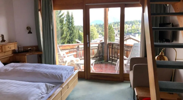 Семейный номер Standard с балконом Arena Guesthouse