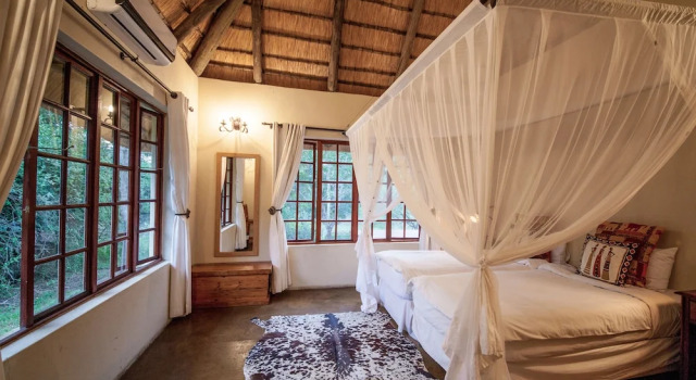 Коттедж с балконом Rhino River Lodge