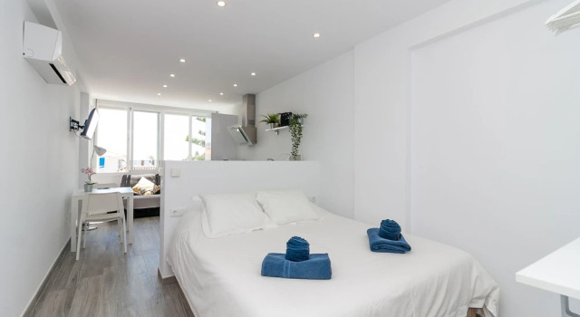 Cool and White Apartment Torrecilla Playa, Забронировать Апартаменты/квартира Апартаменты Нерха, рядом с Церковь Эль-Сальвадор, Апартаменты/квартира