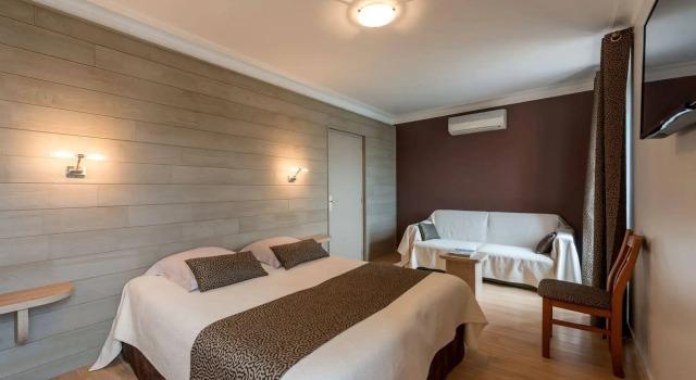 Au Poisson d'Argent, Rezerwuj Hotel Mauges-sur-Loire Francja
