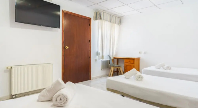 Трёхместный номер Standard Hostal Casa Antonio by Vivere Stays