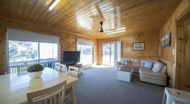 Семейный коттедж с 4 комнатами Mundic Waterfront Cottages