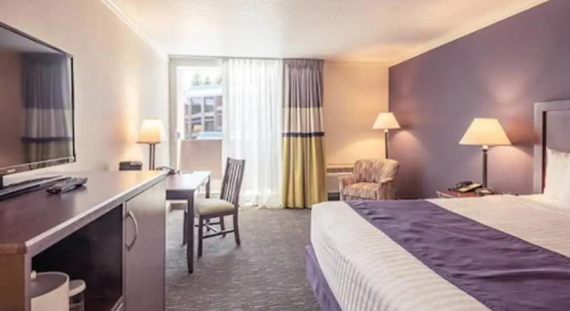 Двухместный номер Comfort University Place Hotel and Conference Center